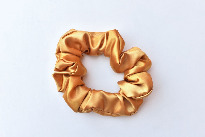 handsew a scrunchie